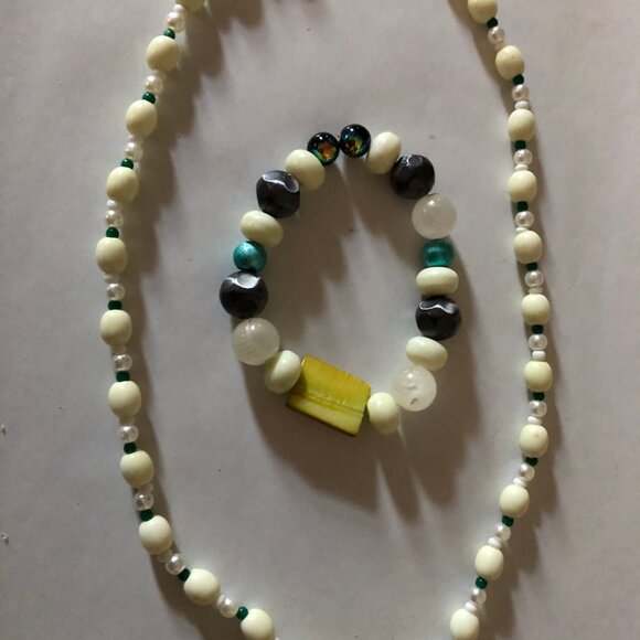 Handmade bead necklace and bracelet elastic string new and used beads - Picture 2 of 3